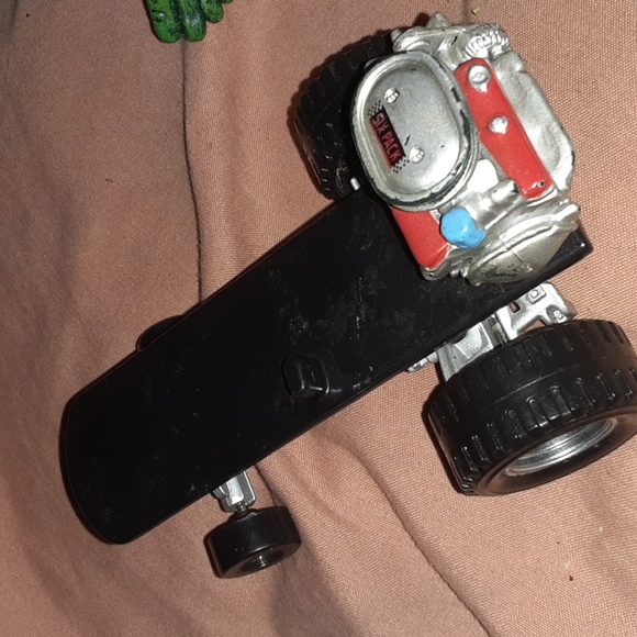 Rat Fink Figurine with  Motorized Skateboard - Picture 6 of 9